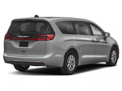 Used 2023 Chrysler Pacifica Touring-L w/ Uconnect Theater Family Group image 4