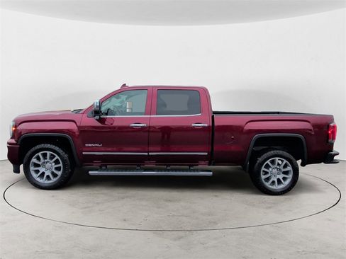 Used 2017 GMC Sierra 1500 Denali image 2