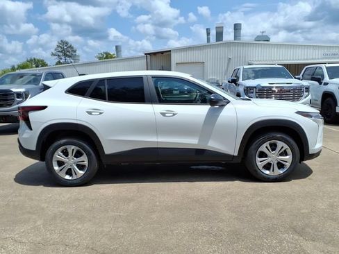 New 2026 Chevrolet Trax LS FWD image 4