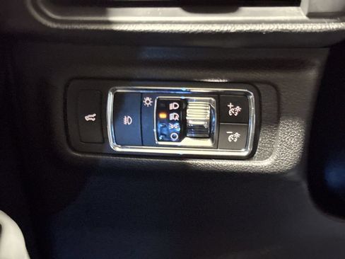 Used 2021 Lincoln Corsair Reserve w/ Equipment Group 201A FWD image 19