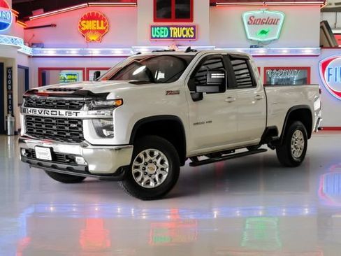Used 2022 Chevrolet Silverado 2500 LT w/ Convenience Package AWD/4WD image 2