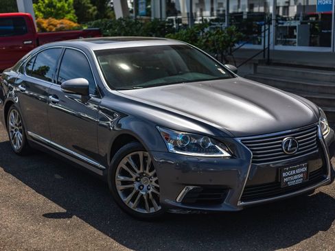 Used 2015 Lexus LS 460 w/ Comfort Package RWD image 2