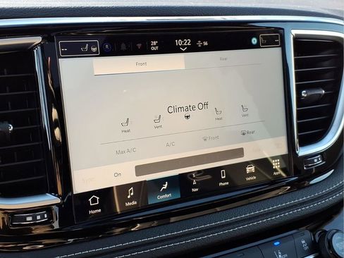 New 2026 Chrysler Pacifica Limited w/ Uconnect Theater Family Group image 32