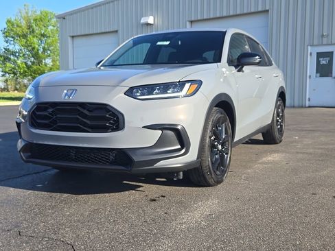 Used 2025 Honda HR-V Sport image 3