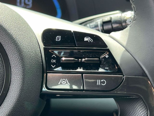 Certified 2025 Hyundai Elantra Sport FWD image 19