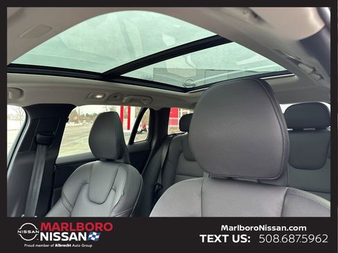 Used 2024 Volvo V60 B5 Cross Country Plus image 12