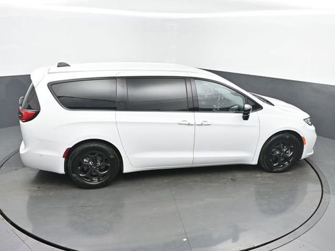 Used 2024 Chrysler Pacifica Limited FWD image 43