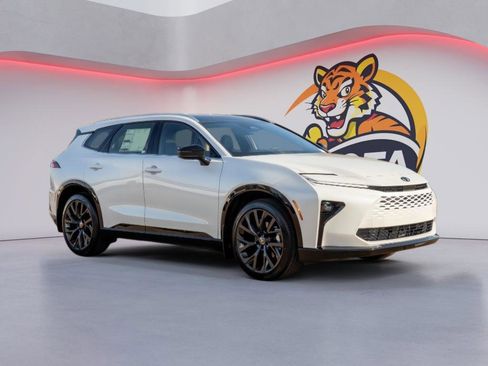 New 2025 Toyota Crown Signia Limited image 3