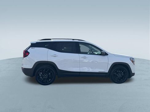 Used 2024 GMC Terrain SLT w/ Elevation Edition image 9