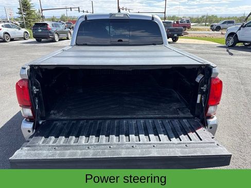 Used 2020 Toyota Tacoma SR5 AWD/4WD image 12