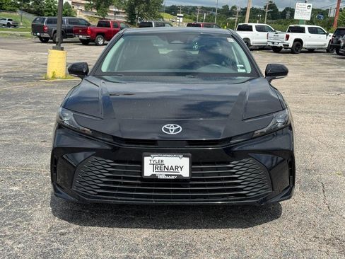 Used 2025 Toyota Camry LE FWD image 11