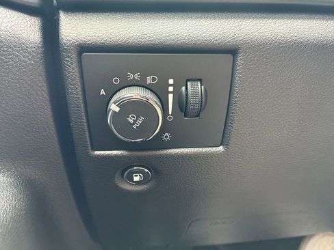 Used 2020 Jeep Grand Cherokee Altitude AWD/4WD image 23