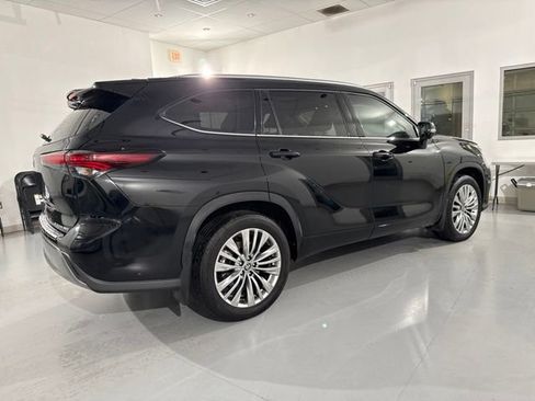 Used 2025 Toyota Highlander Platinum AWD/4WD image 15