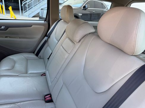 Used 2006 Volvo V70 2.4 FWD image 19