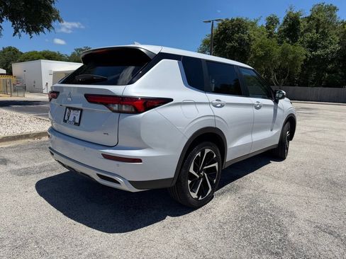 Used 2023 Mitsubishi Outlander SE FWD image 9