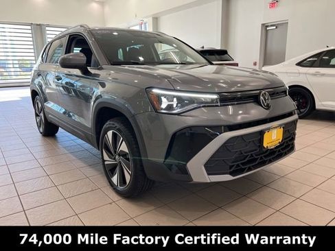 Certified 2025 Volkswagen Taos SE image 1