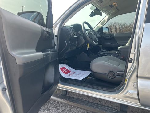 Used 2022 Toyota Tacoma SR image 10