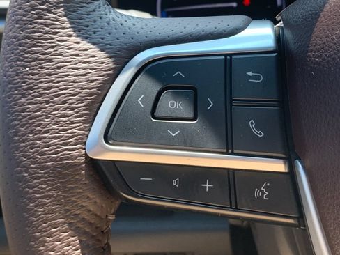 Used 2024 Toyota Sienna Platinum FWD image 30