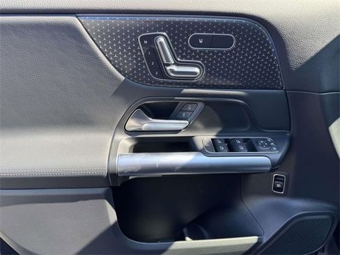 Certified 2025 Mercedes-Benz GLA 250 4MATIC image 17