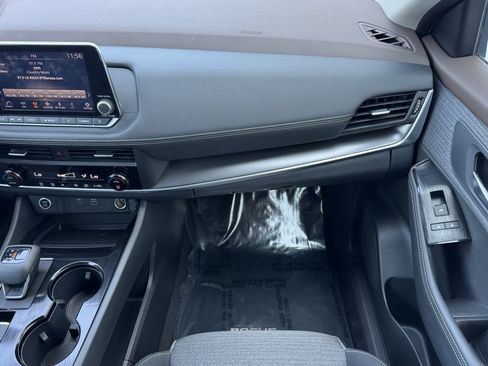 Used 2023 Nissan Rogue SV AWD/4WD image 25