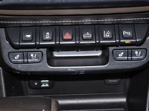 Used 2021 GMC Canyon Denali image 31