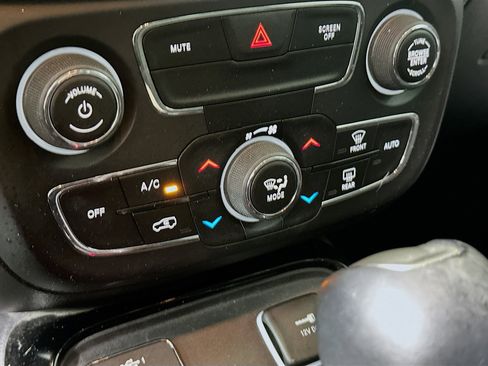 Used 2019 Jeep Compass Limited image 22