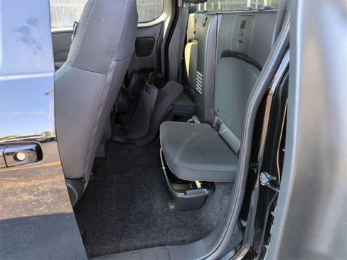 Used 2024 Nissan Frontier SV w/ Technology Package image 16