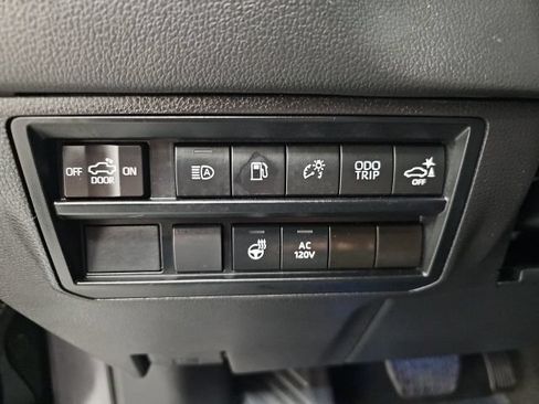 Used 2024 Toyota Tundra Limited AWD/4WD image 17