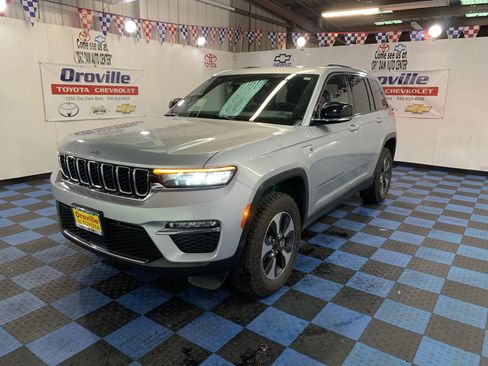 Used 2024 Jeep Grand Cherokee Limited 4xe image 2