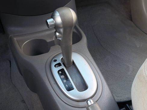 Used 2015 Nissan Versa SV FWD image 26