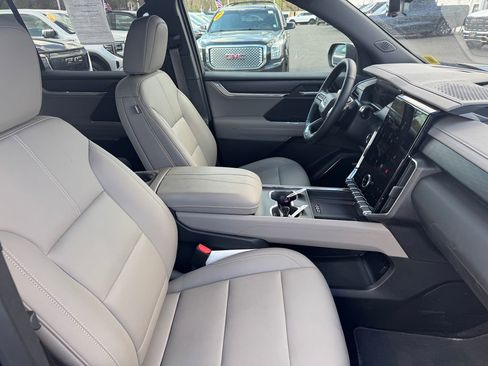 Used 2026 GMC Acadia Elevation w/ Elevation Premium Package AWD/4WD image 29