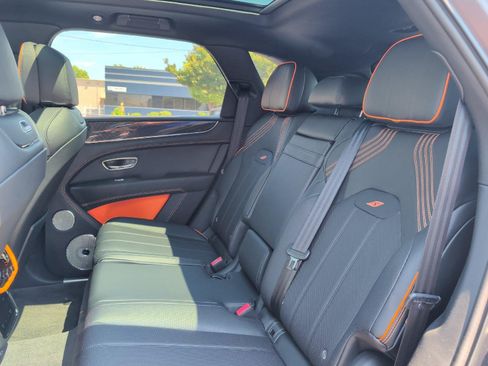 Used 2025 Bentley Bentayga AWD/4WD image 9