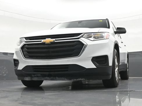 Used 2021 Chevrolet Traverse LS FWD image 31