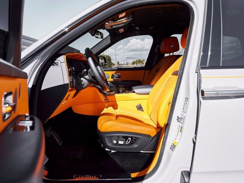 Used 2024 Rolls-Royce Cullinan Black Badge image 35