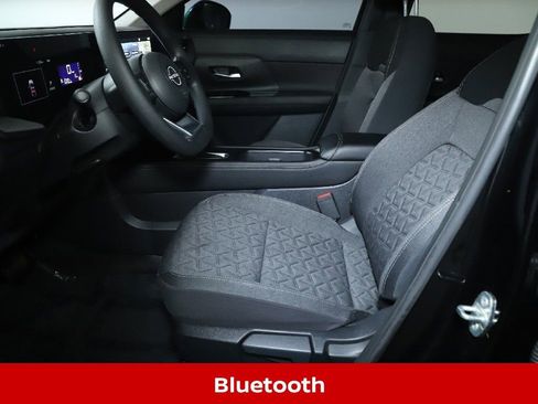 Certified 2025 Nissan Kicks SV image 16