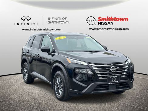 Used 2025 Nissan Rogue S AWD/4WD image 1