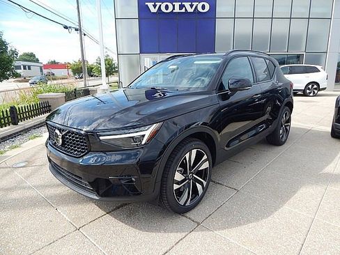 New 2026 Volvo XC40 B5 Plus w/ Climate Package image 3