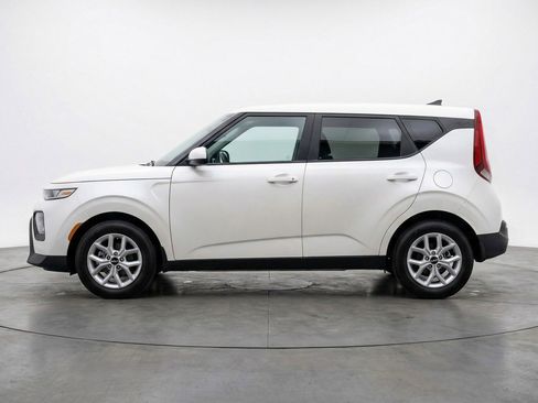 Used 2025 Kia Soul LX w/ LX Technology Package FWD image 4
