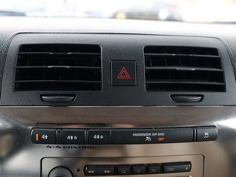 Used 2006 HUMMER H3 4dr 4WD SUV image 36