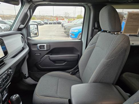 Used 2024 Jeep Wrangler Sport S image 27