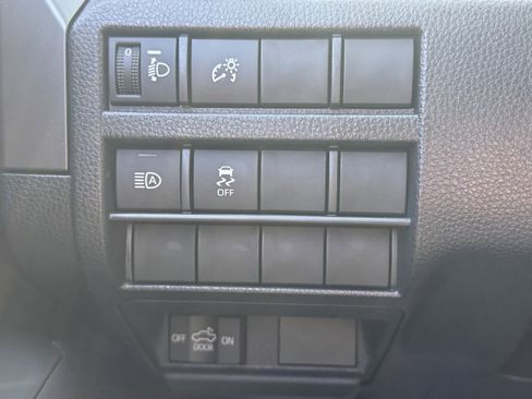 Certified 2025 Toyota Tacoma SR5 AWD/4WD image 31