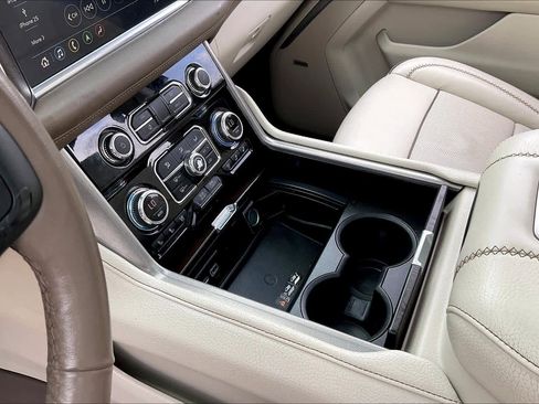 Used 2021 GMC Yukon Denali w/ Denali Premium Package image 17