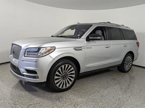 Used 2019 Lincoln Navigator Reserve image 2