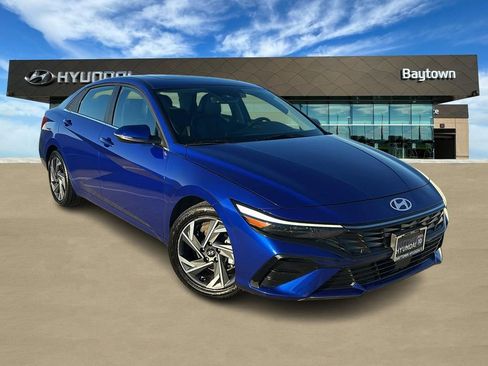 Used 2025 Hyundai Elantra Limited image 1