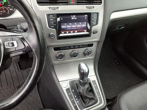 Used 2015 Volkswagen Golf TDI S image 35