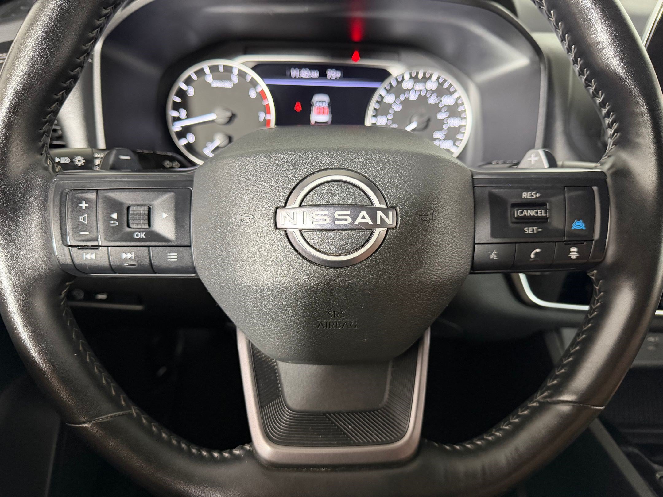 Used 2025 Nissan Rogue SV FWD image 9