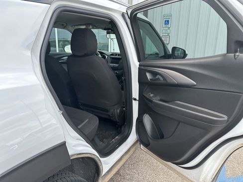 Used 2023 Chevrolet TrailBlazer LT AWD/4WD image 35