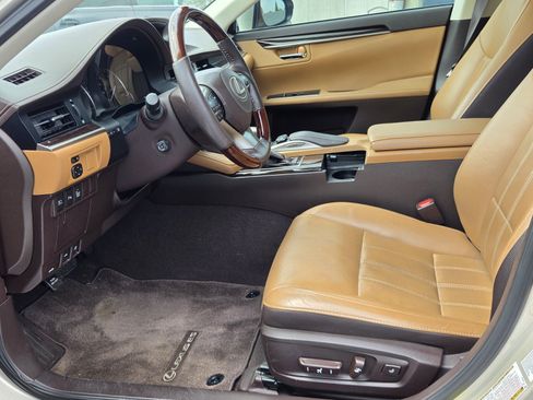 Used 2017 Lexus ES 350 w/ Luxury Package FWD image 12