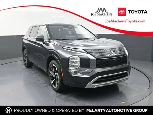Used 2024 Mitsubishi Outlander SE Black Edition AWD/4WD image 1