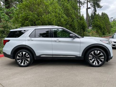 Used 2025 Ford Explorer Platinum w/ LUX Leather Package AWD/4WD image 3